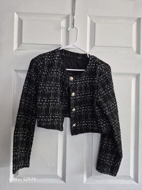 (S)Cropped Black & White Tweed Button Jacket